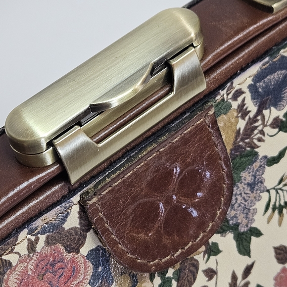 Patricia Nash Gracchi Leather Crossbody Handbag - Picture 12 of 17